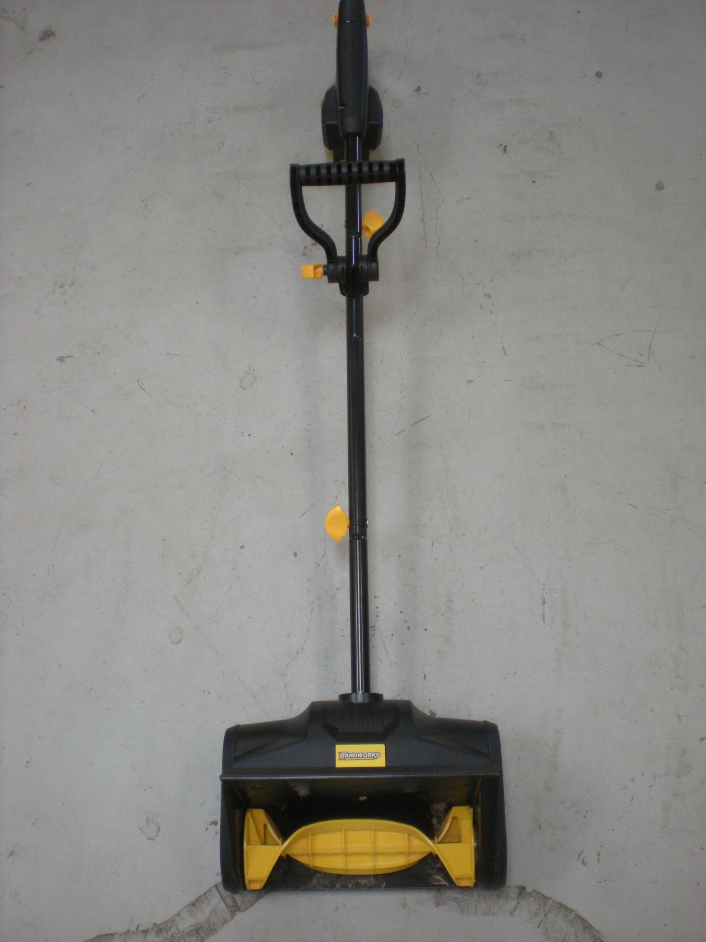 Yardworks Snow Shovel