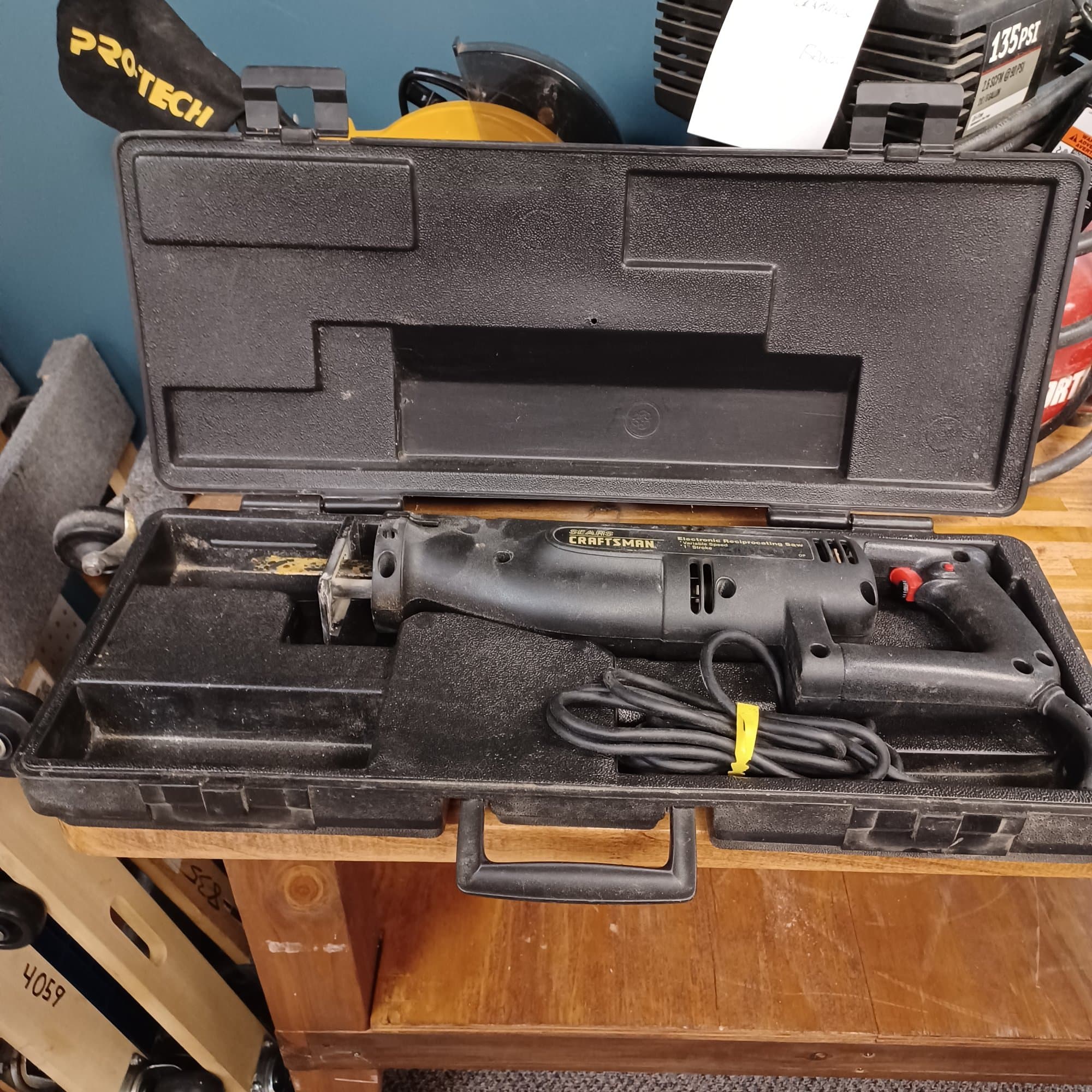 Reciprocating saw